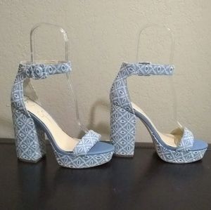 Jessica Simpson Caiya size 9
Platform Sandle Blue